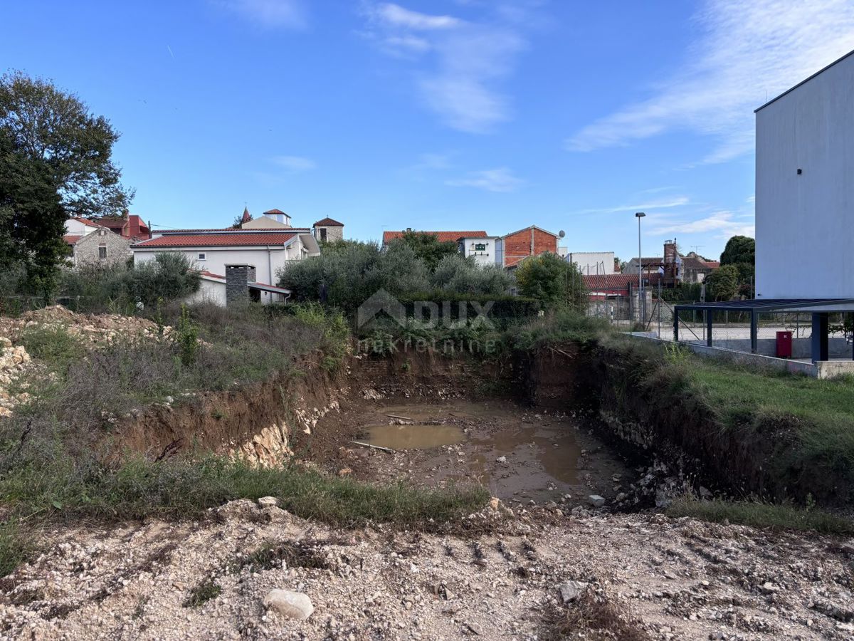 ZADAR, DIKLO - Zemljišče z gradbenim dovoljenjem v bližini morja