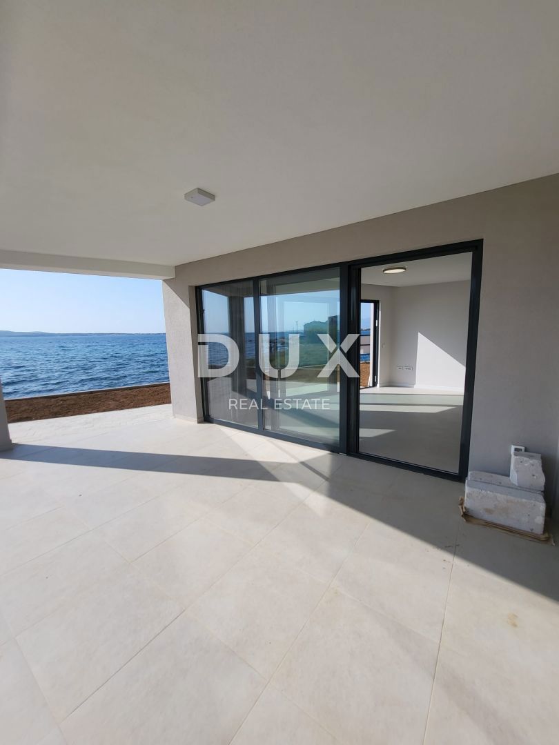 PRIVLAKA, ZADAR - S5 Luksuzna novogradnja v prvi vrsti do morja