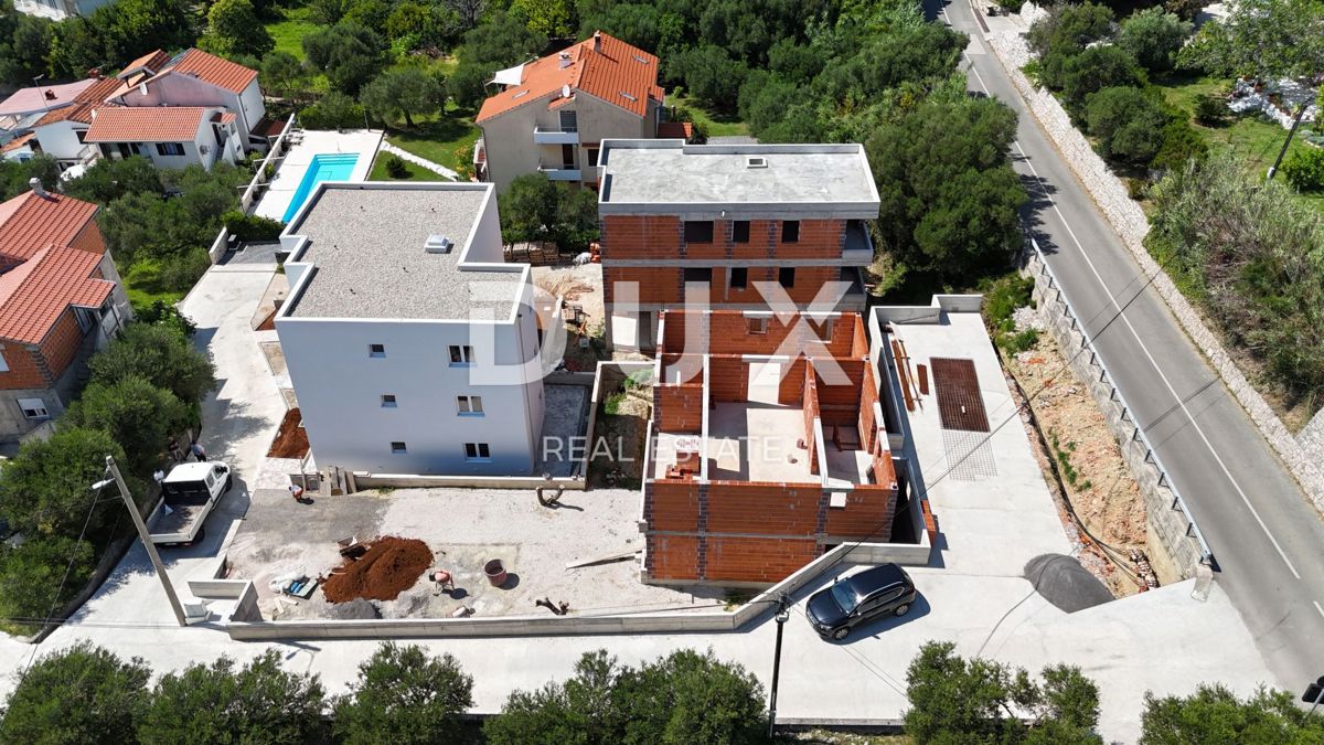 OTOK RAB, BANJOL - NOVOGRADNJA - Apartma v pritličju 150m od morja