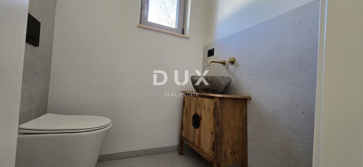 ISTRA, POREČ - Novozgrajena vila z neskončnim bazenom, zasebnim podzemnim parkiriščem in fantastičnim pogledom na morje