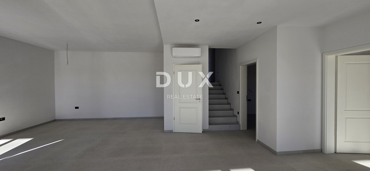 ISTRA, POREČ - Novozgrajena vila z neskončnim bazenom, zasebnim podzemnim parkiriščem in fantastičnim pogledom na morje