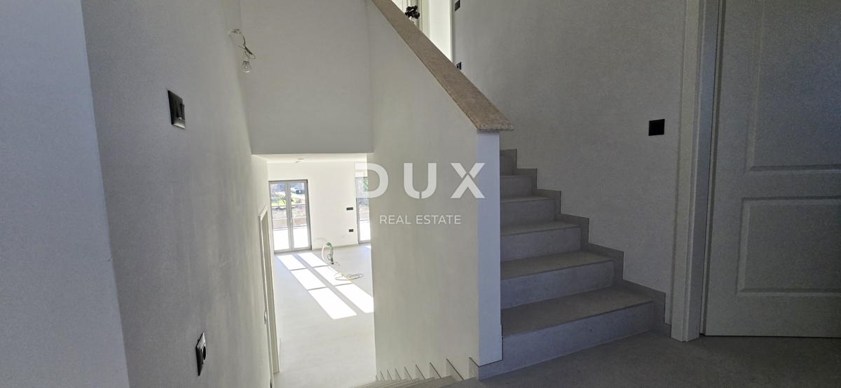 ISTRA, POREČ - Novozgrajena vila z neskončnim bazenom, zasebnim podzemnim parkiriščem in fantastičnim pogledom na morje