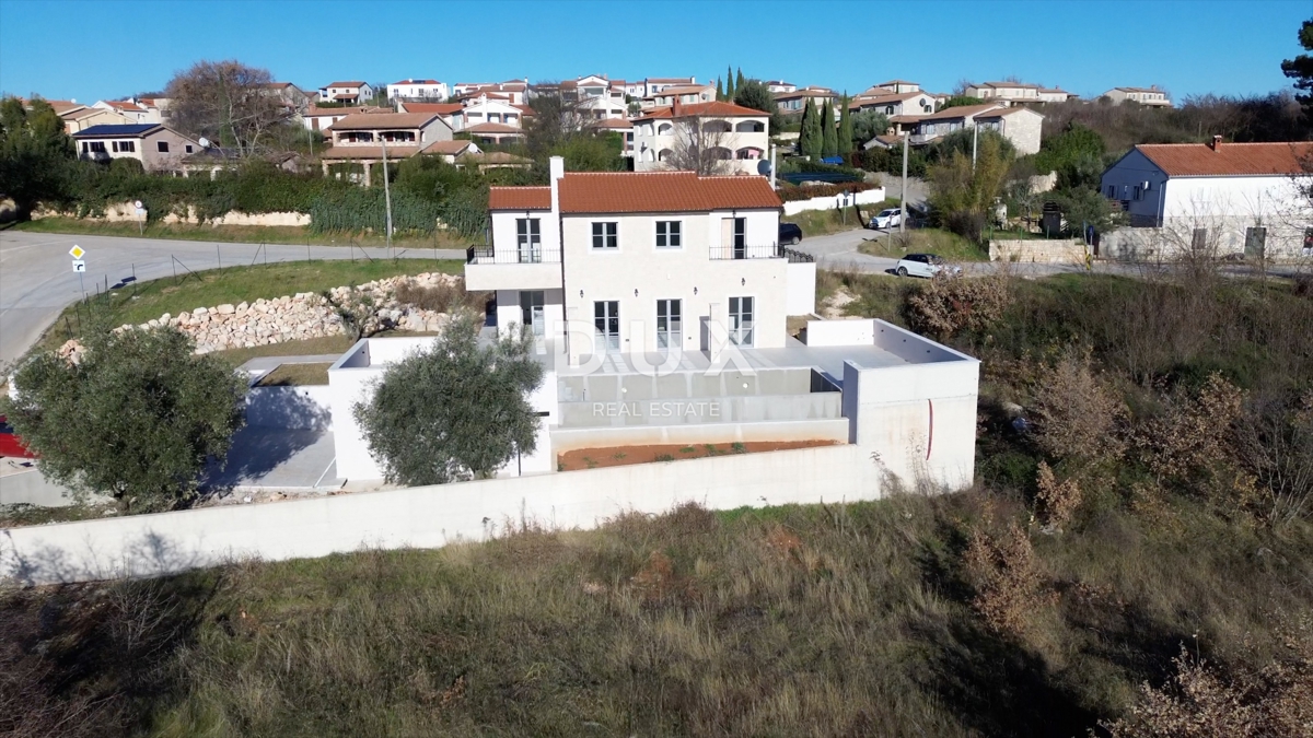 ISTRA, POREČ - Novozgrajena vila z neskončnim bazenom, zasebnim podzemnim parkiriščem in fantastičnim pogledom na morje