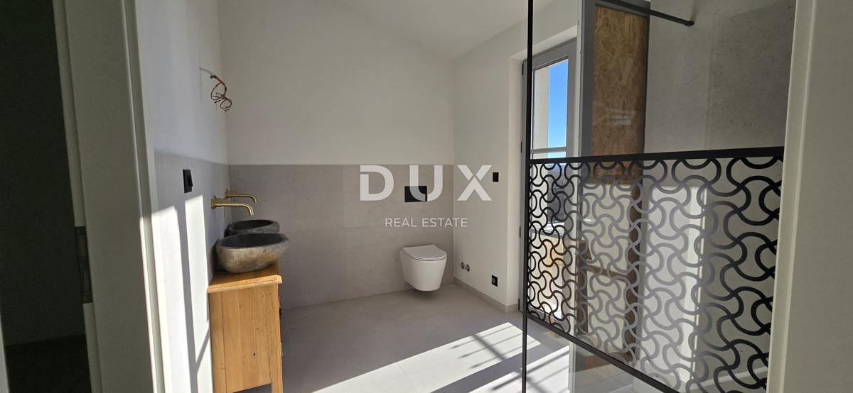 ISTRA, POREČ - Novozgrajena vila z neskončnim bazenom, zasebnim podzemnim parkiriščem in fantastičnim pogledom na morje