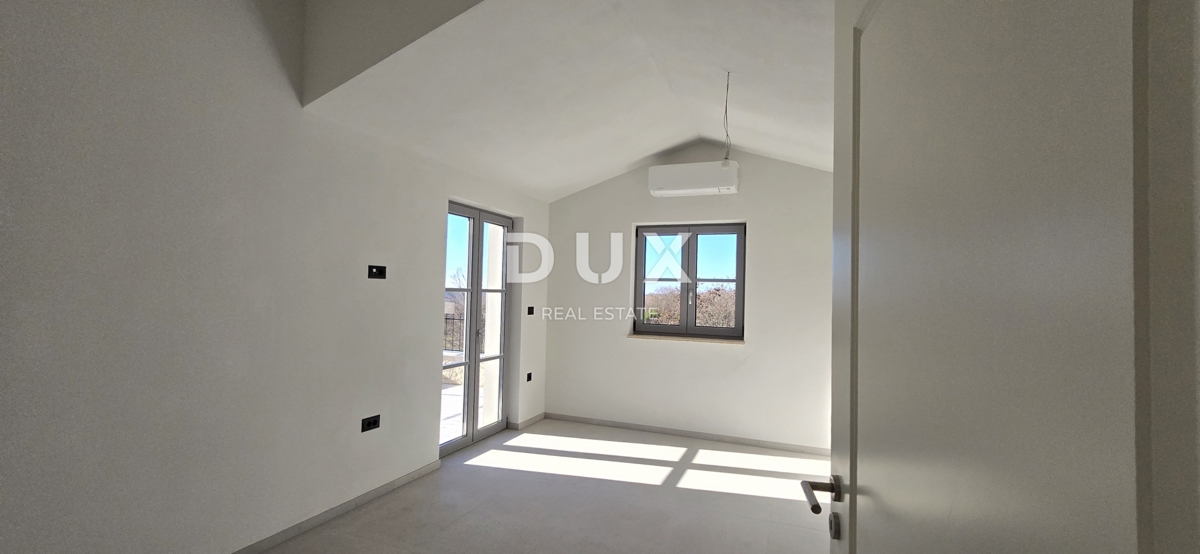 ISTRA, POREČ - Novozgrajena vila z neskončnim bazenom, zasebnim podzemnim parkiriščem in fantastičnim pogledom na morje