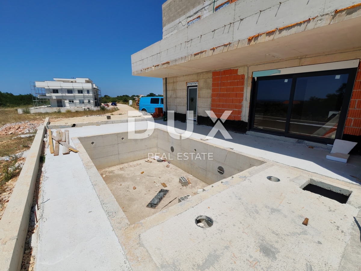 ZADAR, VRSI - Ekskluzivno stanovanje v pritličju z bazenom in vrtom! S2