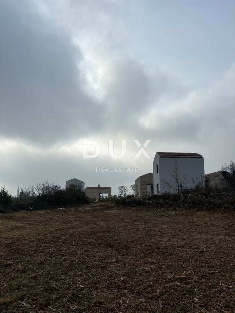 ISTRA, MARČANA - Prostorno gradbeno zemljišče! 
