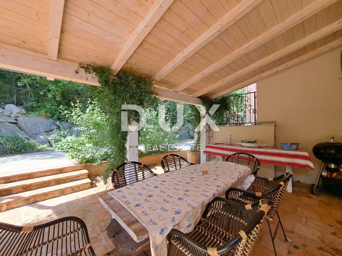 OPATIJA, BRSEČ - luksuzna vila 430m2 z bazenom in pogledom na morje + urejen vrt 2700m2