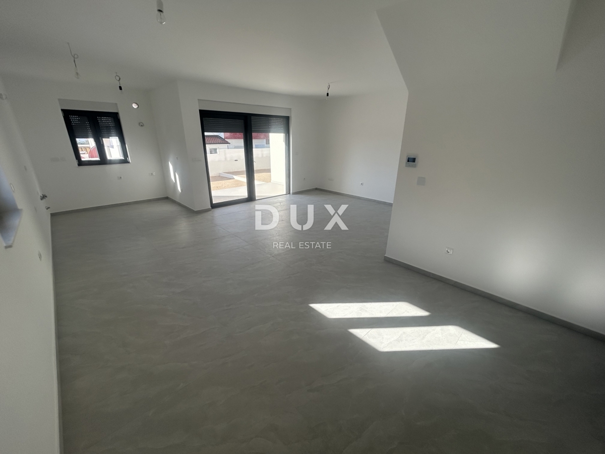 ŠIBENIK, VODICE - Trisobno stanovanje v novogradnji na mirni lokaciji