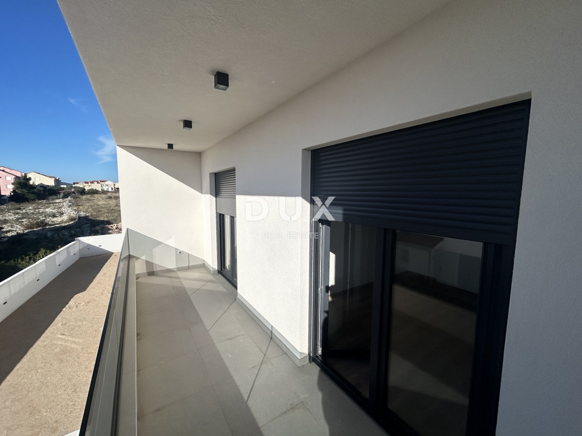 ŠIBENIK, VODICE - Trisobno stanovanje v novogradnji na mirni lokaciji