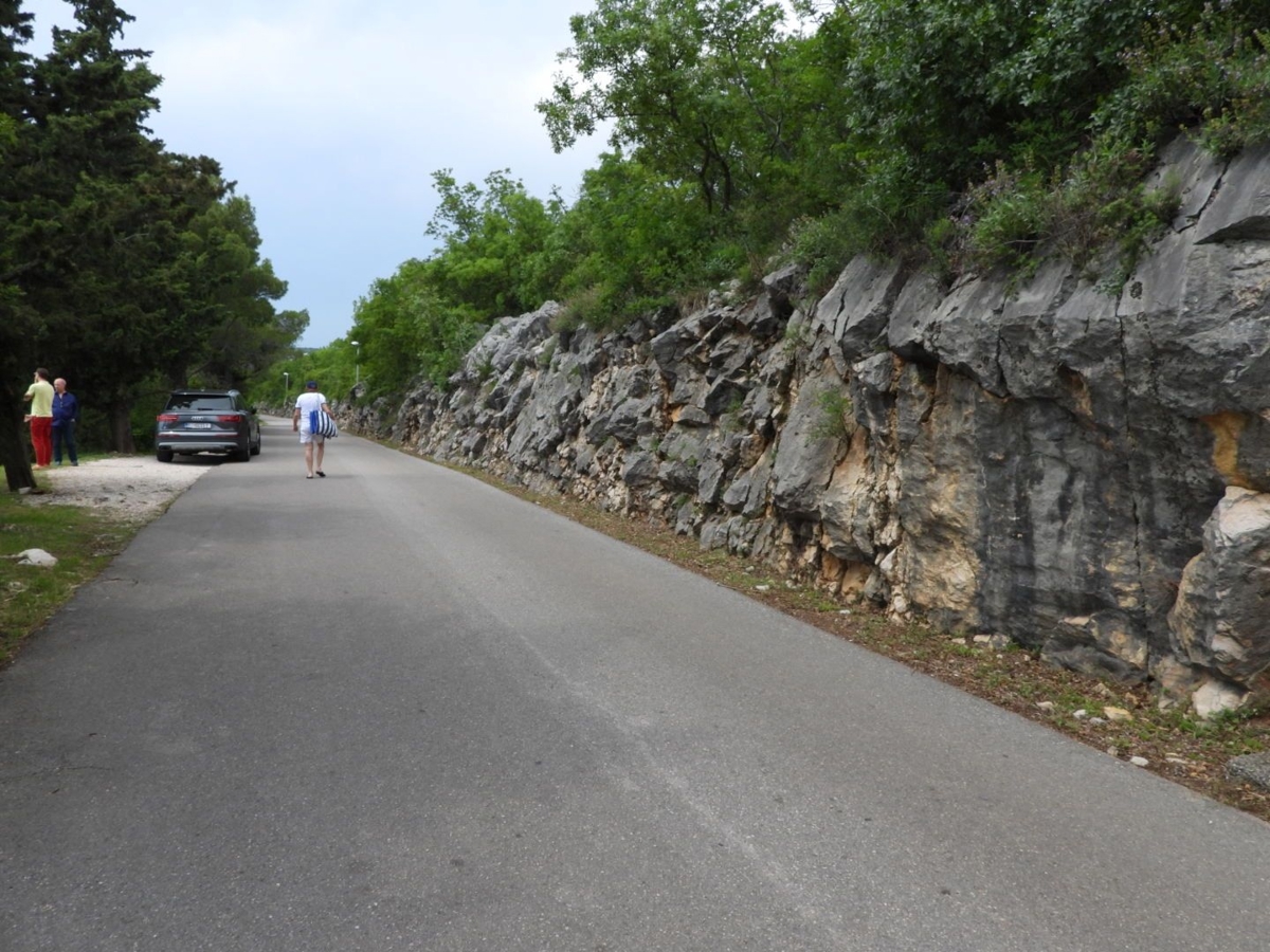 CRIKVENICA - KAČJAK - gradbeno zemljišče (4000m2) 1. VRSTA DO MORJA za boutique hotel / hotel / stanovanjski objekt - apartmaje / poslovno-stanovanjski objekt / apartmaje / hišo za najem z bazenom 