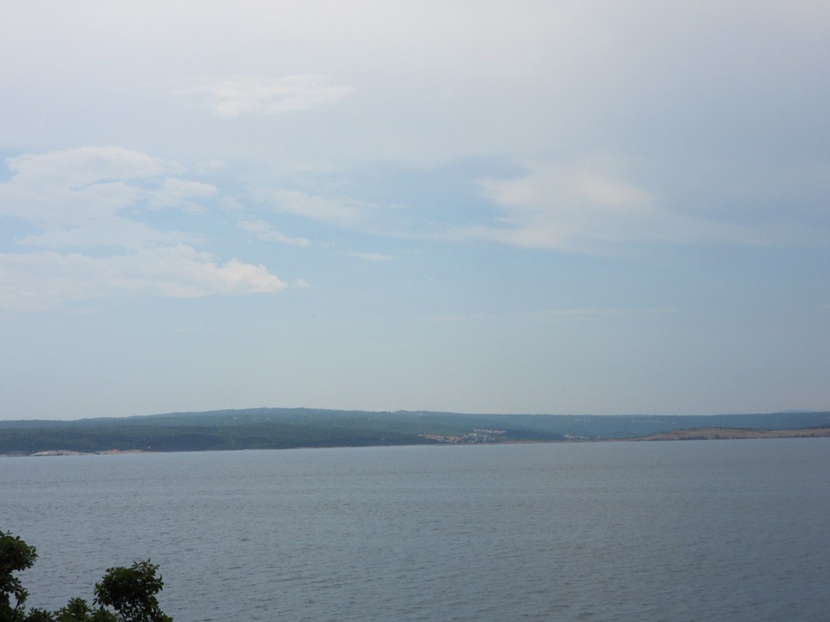 CRIKVENICA - KAČJAK - gradbeno zemljišče (4000m2) 1. VRSTA DO MORJA za boutique hotel / hotel / stanovanjski objekt - apartmaje / poslovno-stanovanjski objekt / apartmaje / hišo za najem z bazenom 