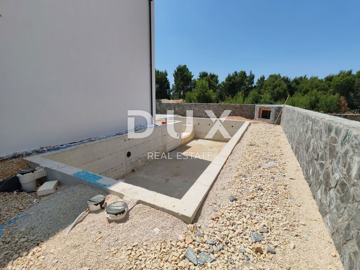 ZADAR, VRSI - Vrhunska vila z bazenom! Garaža, 4 spalnice, 4 kopalnice...! IN