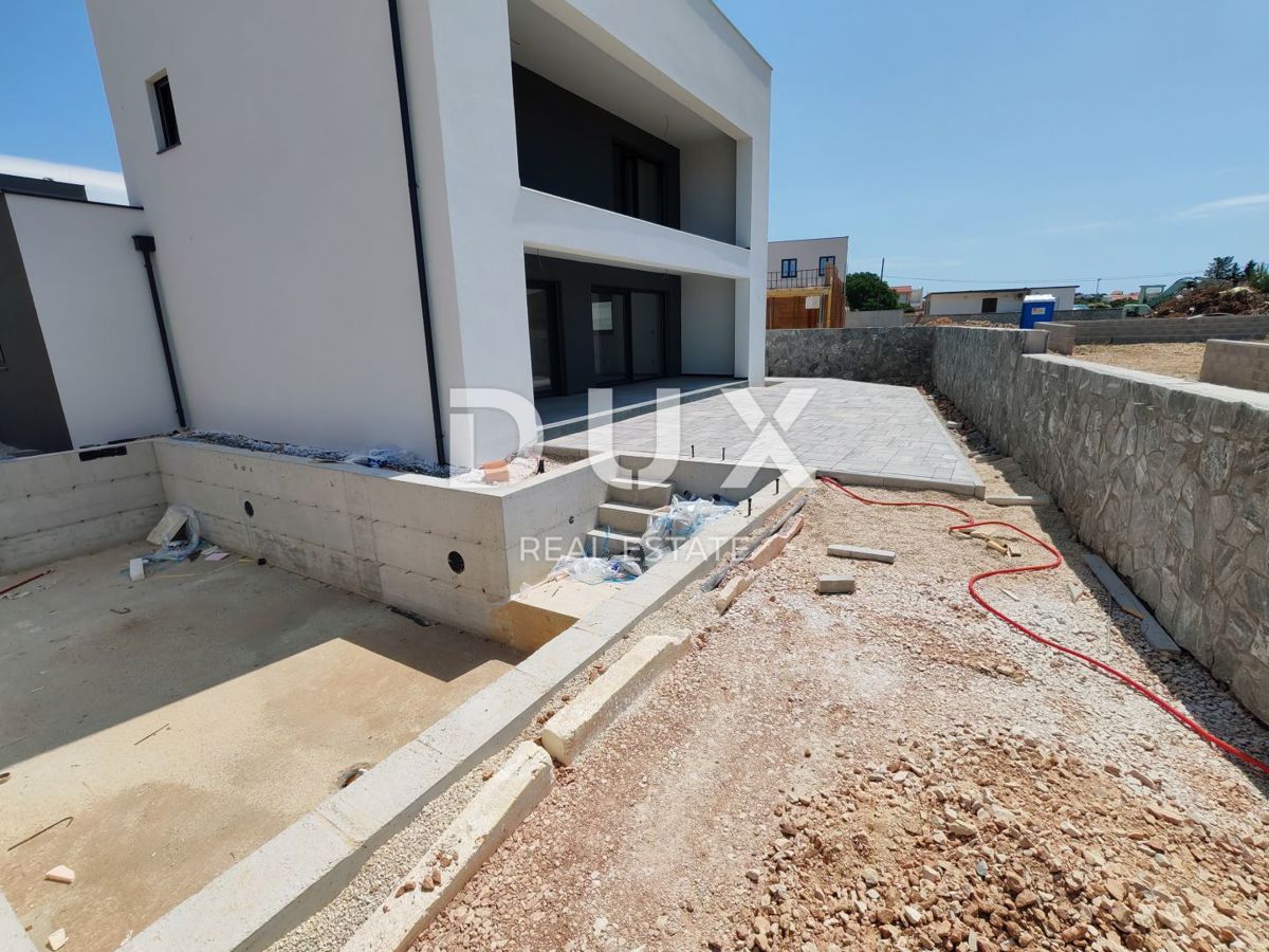 ZADAR, VRSI - Vrhunska vila z bazenom! Garaža, 4 spalnice, 4 kopalnice...! IN