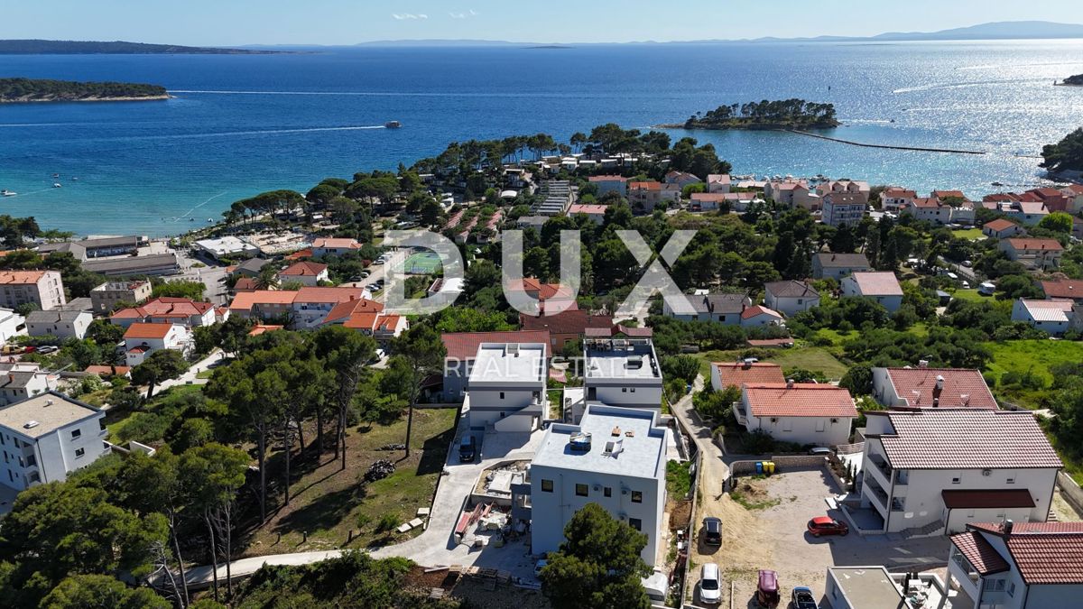OTOK RAB, BANJOL - Ekskluzivno stanovanje v pritličju z bazenom