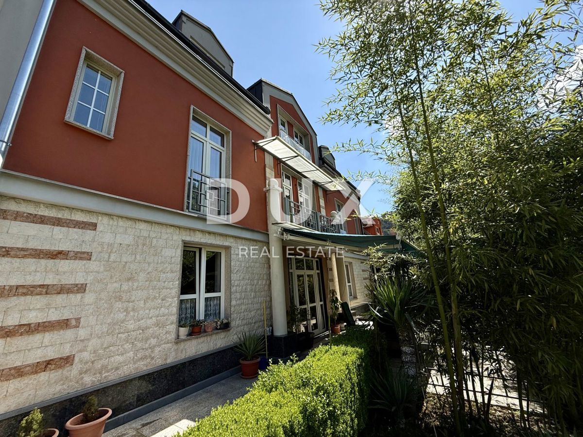 SAMOBOR, CENTER - čudovita hiša z velikim vrtom!