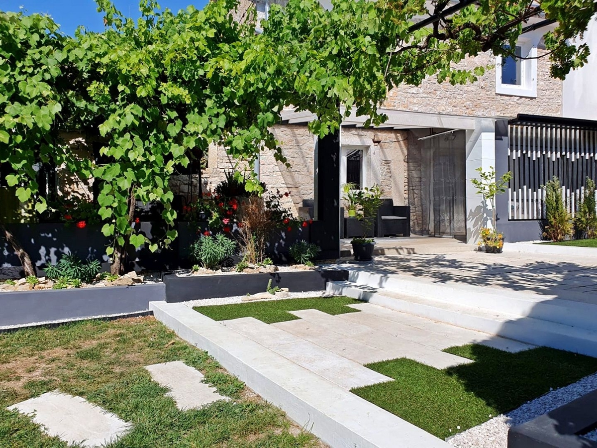 ISTRA, ŽMINJ - Prostrana oaza miru in potenciala
