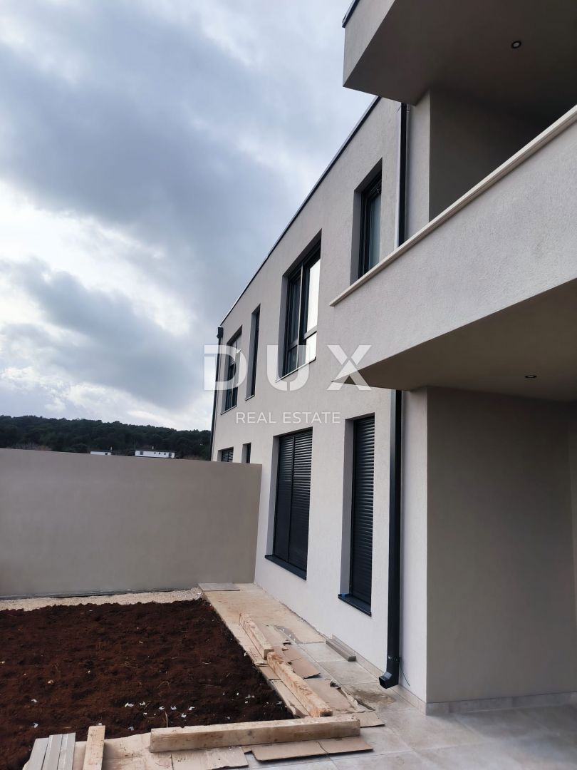 ISTRA, LIŽNJAN - Stanovanje v novogradnji z vrtom! BLIZU MORJA! PRIPRAVLJENO ZA VSELITVO!