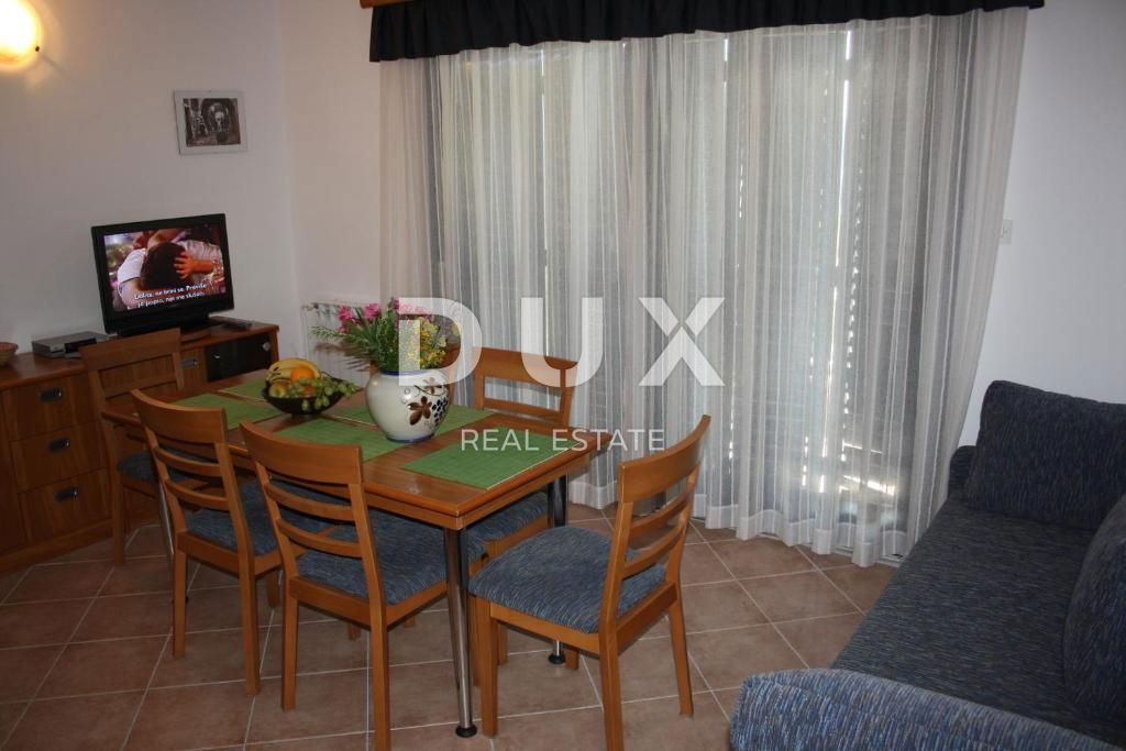 OTOK RAB, BARBAT - vila s 5 apartmaji in bazenom