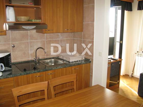 OTOK RAB, BARBAT - vila s 5 apartmaji in bazenom