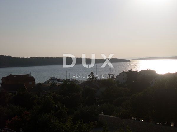 OTOK RAB, BARBAT - vila s 5 apartmaji in bazenom