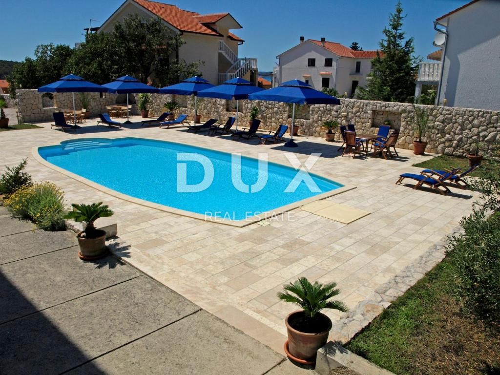 OTOK RAB, BARBAT - vila s 5 apartmaji in bazenom