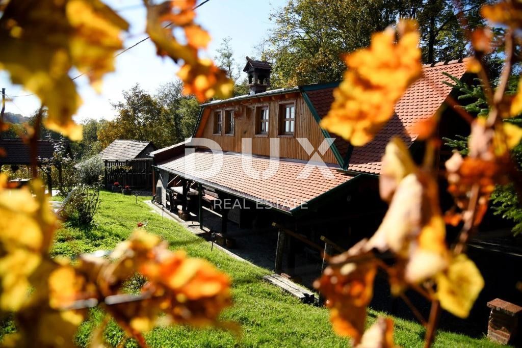 RAZKOŠJE V ZAGORJU - DVE HIŠI, BAZEN, JACUZZI, SAVNA, VINOTEKA - OAZA ZASEBNOSTI SAMO 35 MIN OD ZAGREBA!