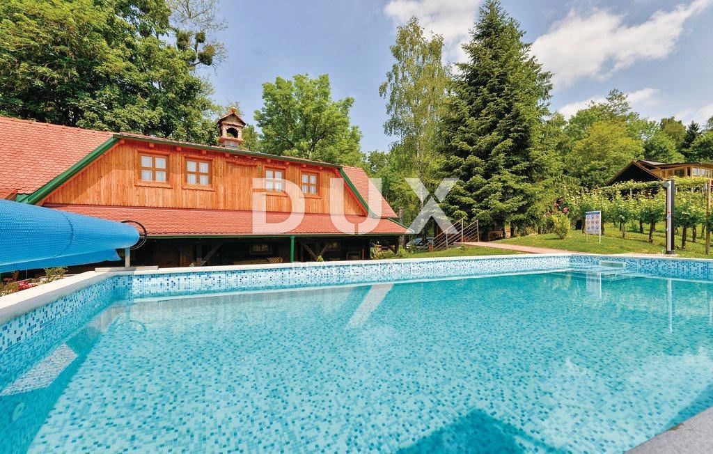 RAZKOŠJE V ZAGORJU - DVE HIŠI, BAZEN, JACUZZI, SAVNA, VINOTEKA - OAZA ZASEBNOSTI SAMO 35 MIN OD ZAGREBA!