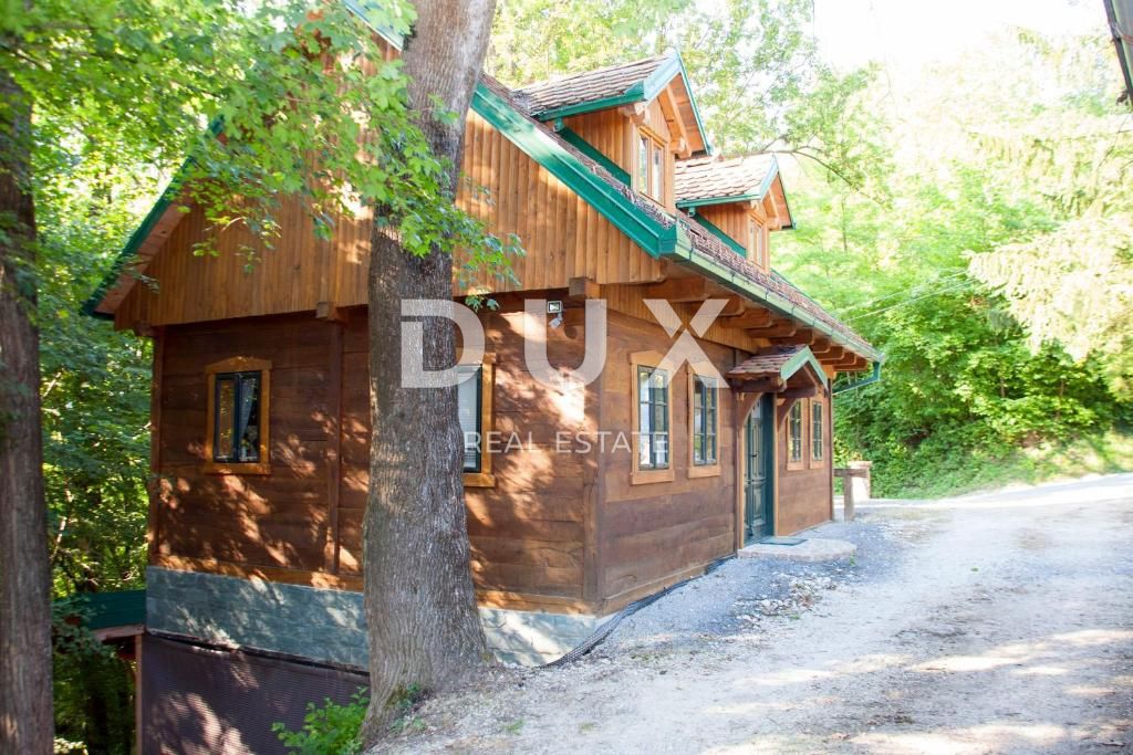 RAZKOŠJE V ZAGORJU - DVE HIŠI, BAZEN, JACUZZI, SAVNA, VINOTEKA - OAZA ZASEBNOSTI SAMO 35 MIN OD ZAGREBA!