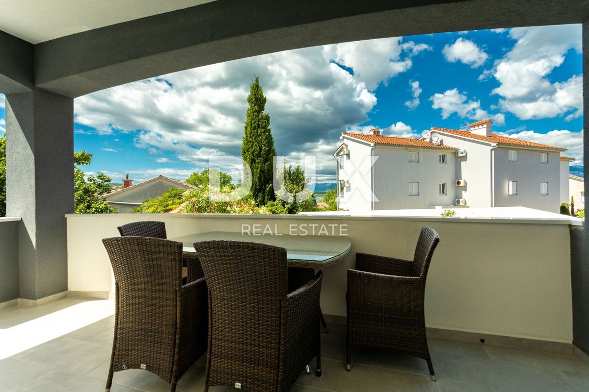 OTOK KRK - Dvojček z bazenom 100 metrov od morja!
