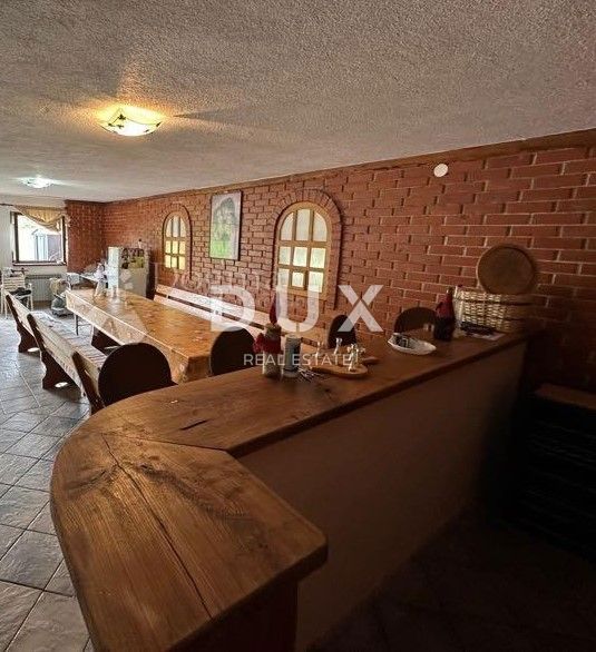 GOSPIĆ, BUŽIM - hiša z velikim vrtom, idealna za turizem