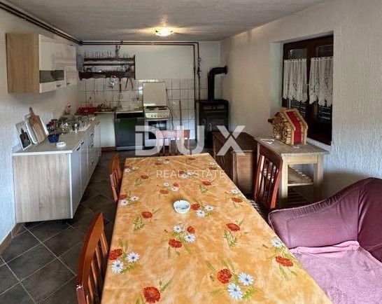 GOSPIĆ, BUŽIM - hiša z velikim vrtom, idealna za turizem