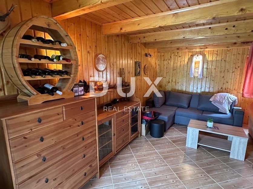 GOSPIĆ, BUŽIM - hiša z velikim vrtom, idealna za turizem