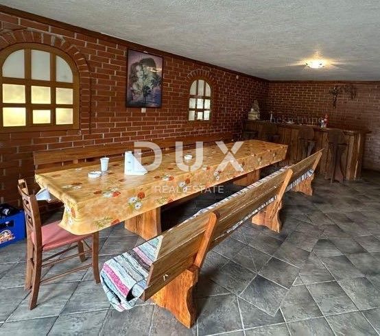 GOSPIĆ, BUŽIM - hiša z velikim vrtom, idealna za turizem