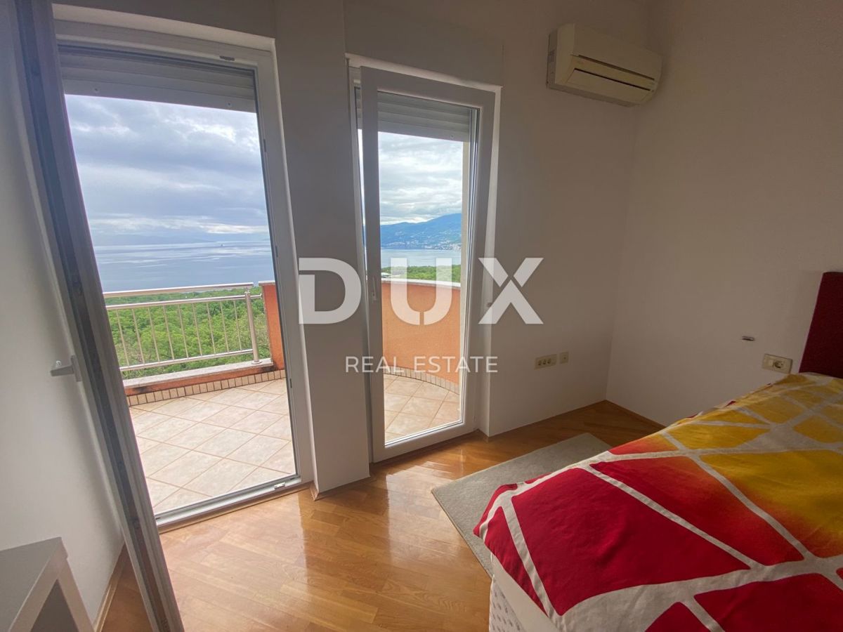 RIJEKA, KASTAV - Stanovanje z 2 spalnicama in dnevno sobo s panoramskim pogledom na morje + 2 parkirni mesti! PRILOŽNOST!