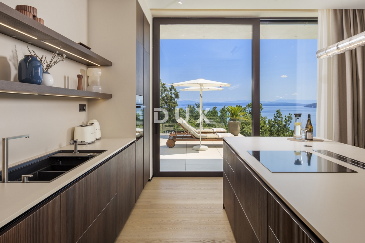 OPATIJA, MOŠĆENIČKA DRAGA - luksuzna vila z bazenom na vrhunski lokaciji s panoramskim pogledom na morje