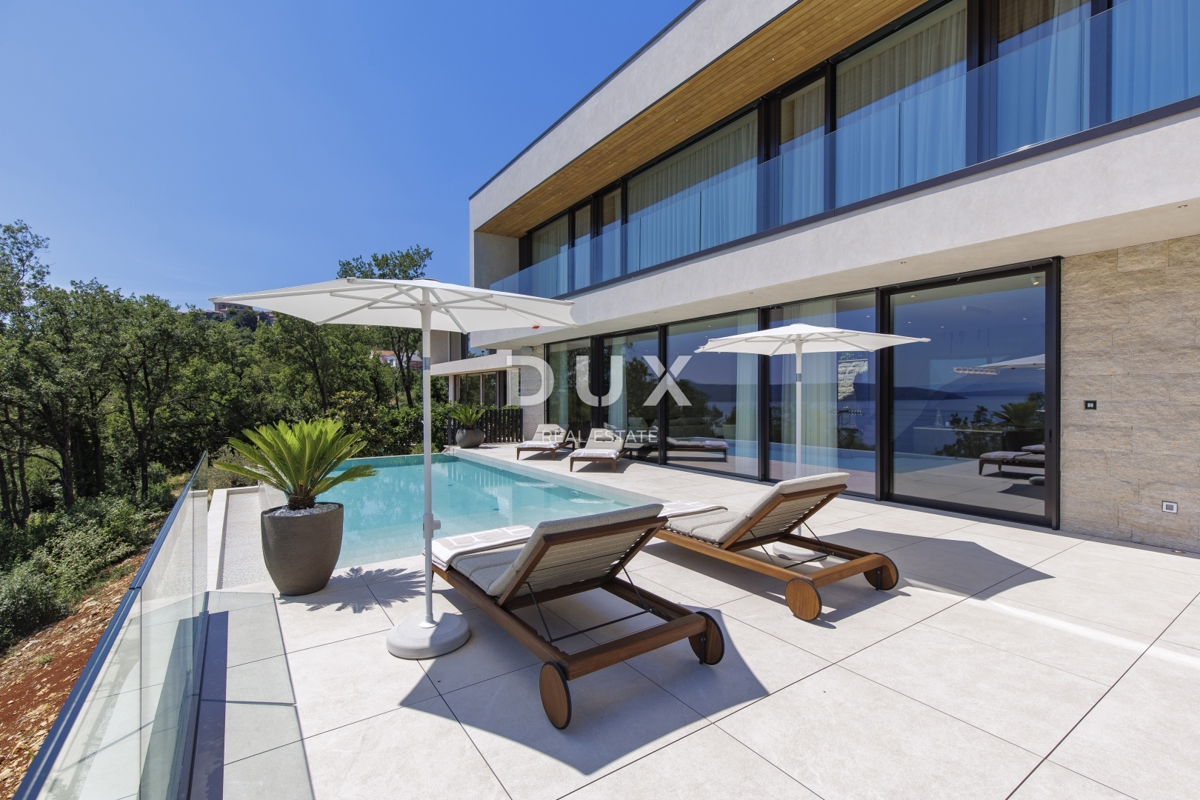 OPATIJA, MOŠĆENIČKA DRAGA - luksuzna vila z bazenom na vrhunski lokaciji s panoramskim pogledom na morje