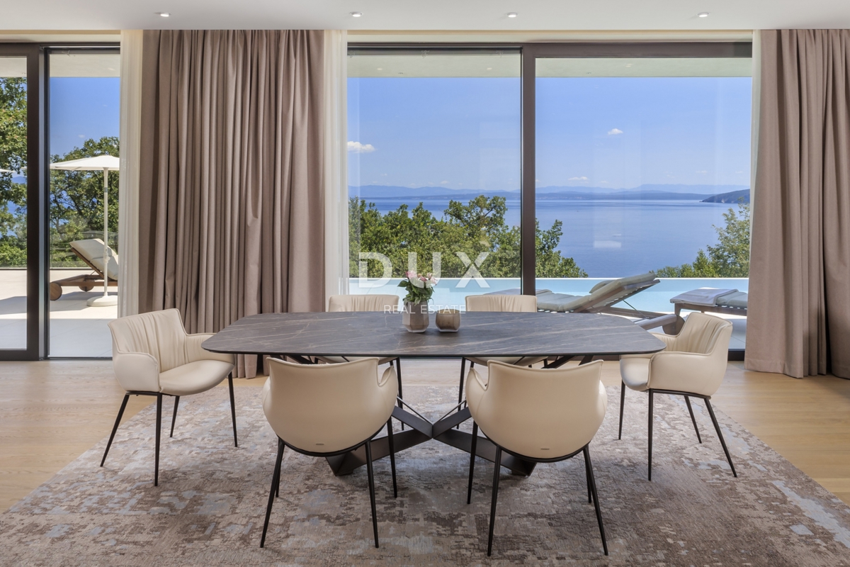 OPATIJA, MOŠĆENIČKA DRAGA - luksuzna vila z bazenom na vrhunski lokaciji s panoramskim pogledom na morje