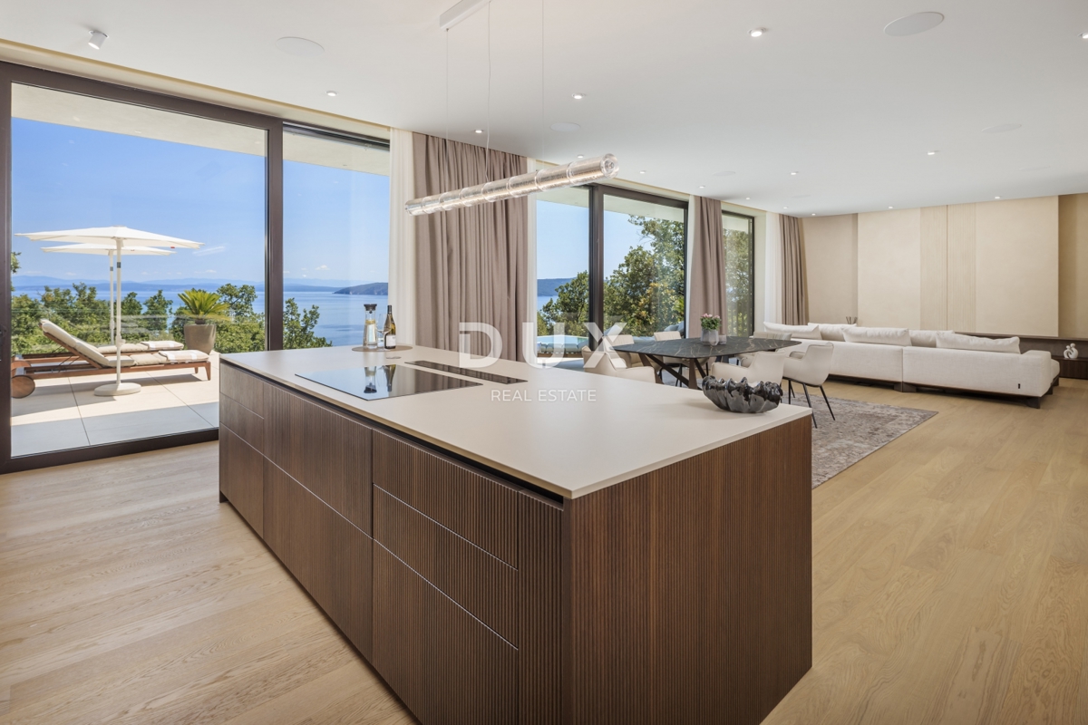 OPATIJA, MOŠĆENIČKA DRAGA - luksuzna vila z bazenom na vrhunski lokaciji s panoramskim pogledom na morje