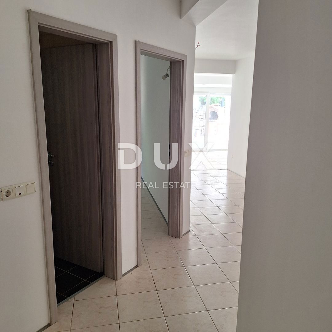 OTOK KRK, MESTO KRK - Apartma 69 m2 + vrt 150 m2