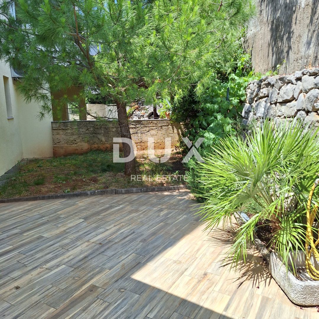OTOK KRK, MESTO KRK - Apartma 69 m2 + vrt 150 m2