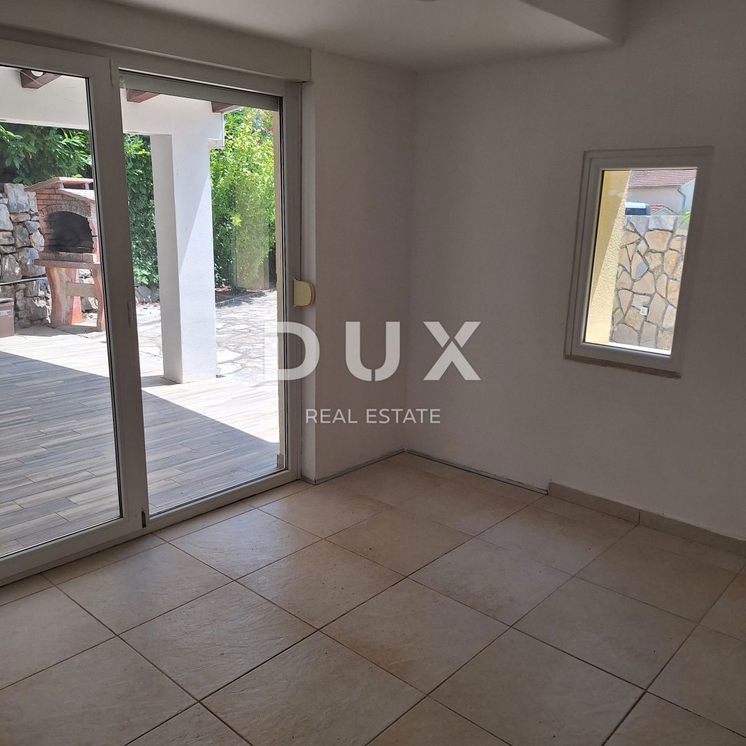 OTOK KRK, MESTO KRK - Apartma 69 m2 + vrt 150 m2