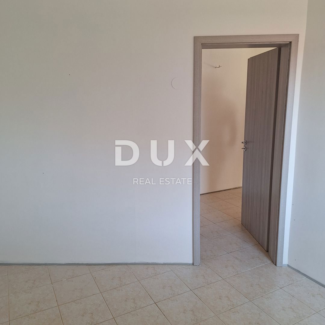 OTOK KRK, MESTO KRK - Apartma 69 m2 + vrt 150 m2