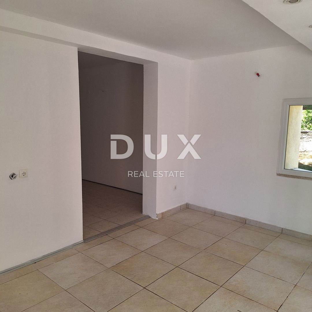 OTOK KRK, MESTO KRK - Apartma 69 m2 + vrt 150 m2