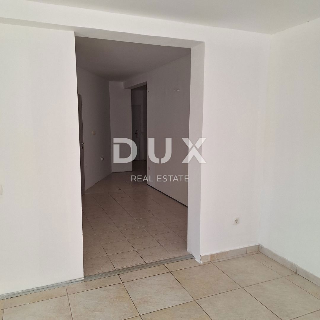 OTOK KRK, MESTO KRK - Apartma 69 m2 + vrt 150 m2