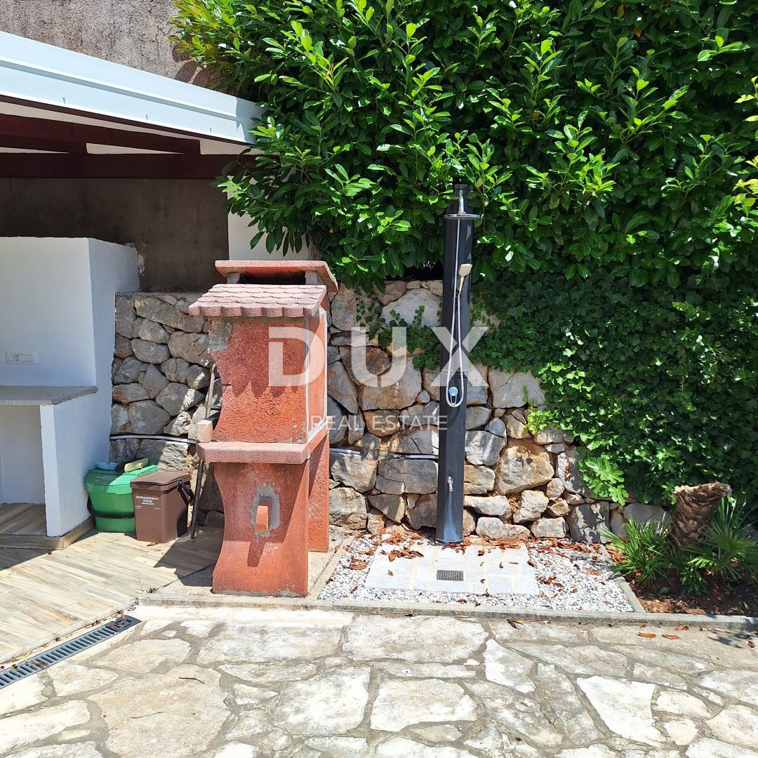 OTOK KRK, MESTO KRK - Apartma 69 m2 + vrt 150 m2