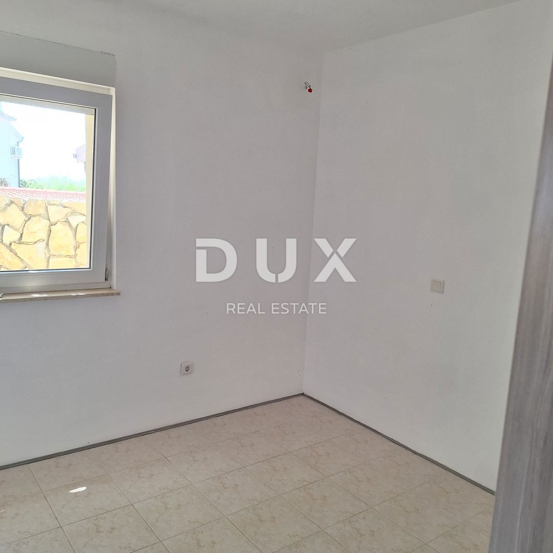 OTOK KRK, MESTO KRK - Apartma 69 m2 + vrt 150 m2