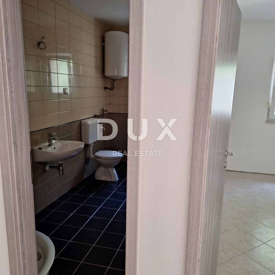 OTOK KRK, MESTO KRK - Apartma 69 m2 + vrt 150 m2