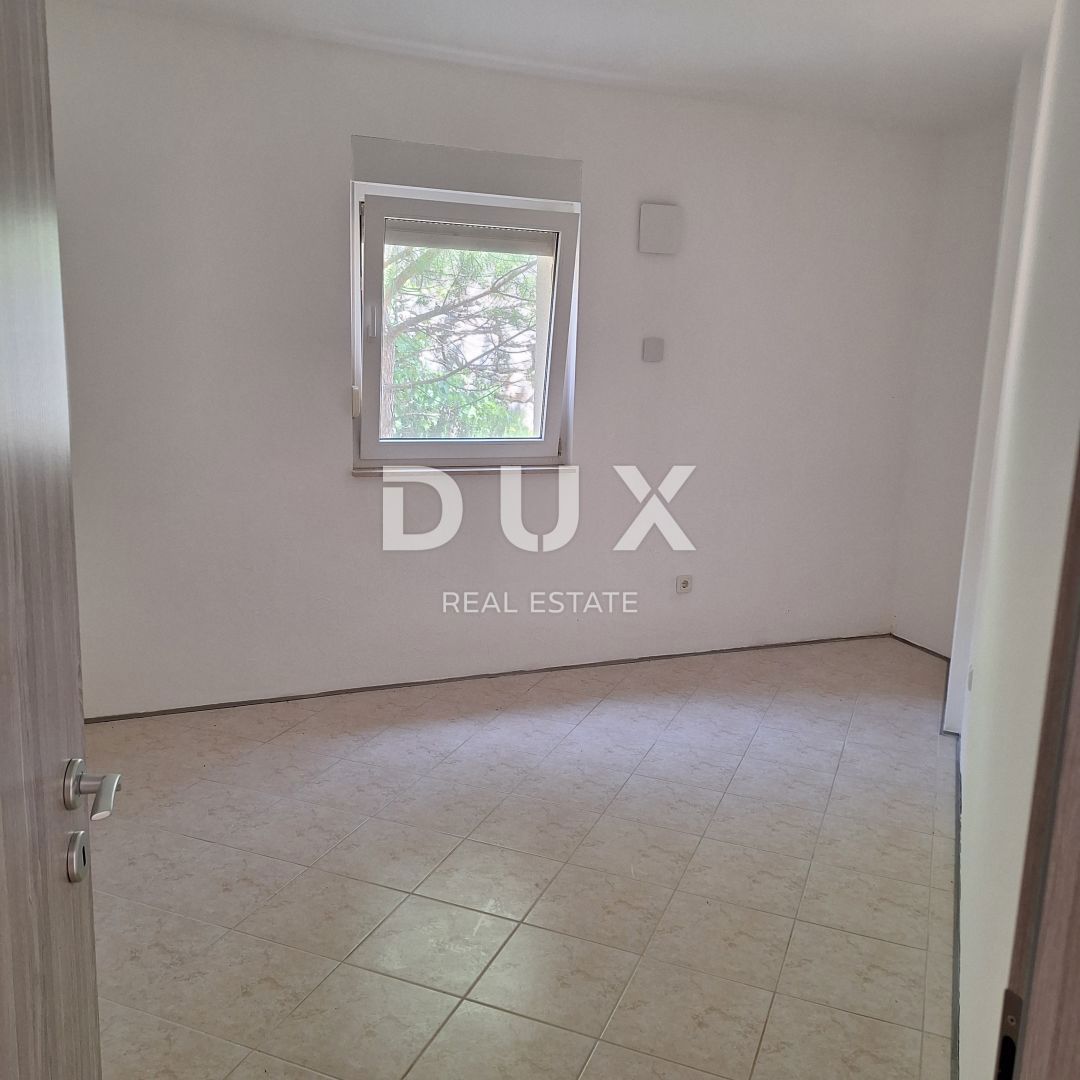 OTOK KRK, MESTO KRK - Apartma 69 m2 + vrt 150 m2