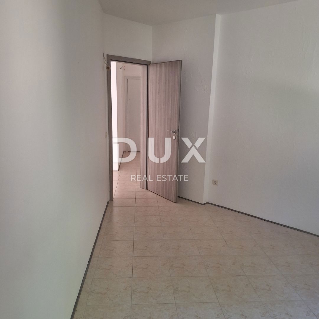 OTOK KRK, MESTO KRK - Apartma 69 m2 + vrt 150 m2